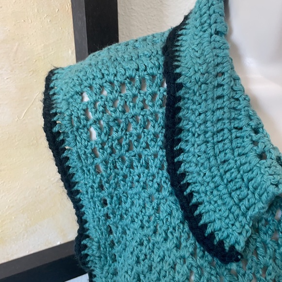 Hand knit Green and Black Vest! Grandma had some talent!! Very fun and eclectic - Picture 4 of 8